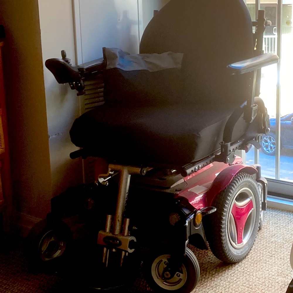 Electric wheelchair 1 years old good condtion